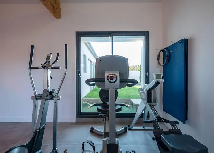 Maison Familiale Neuve Avec Piscine Chauffee 빌라 *